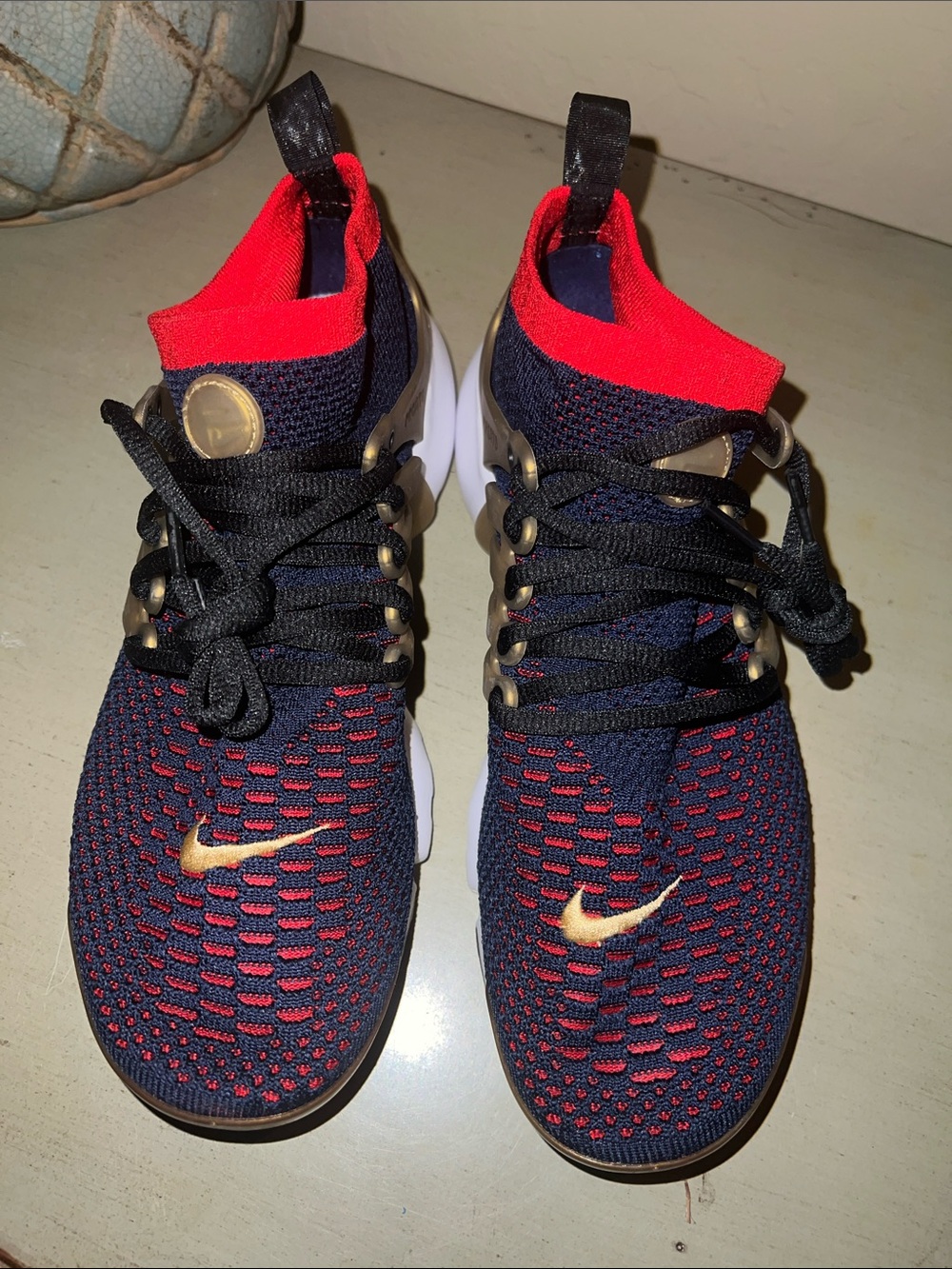 Nike Navy, Red & Gold Flyknit Running Sneakers Women size 8 Excellent Condition